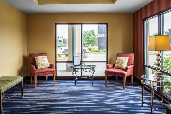 Econo Lodge Ankeny- Des Moines image 10