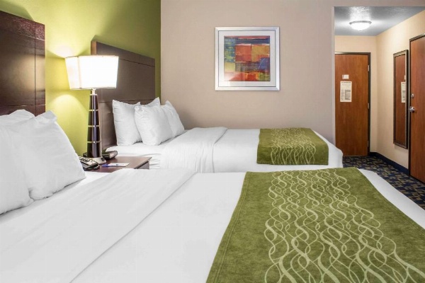 Econo Lodge Ankeny- Des Moines image 11