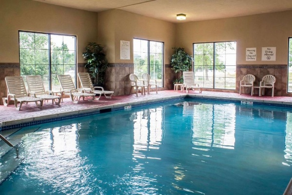 Econo Lodge Ankeny- Des Moines image 16