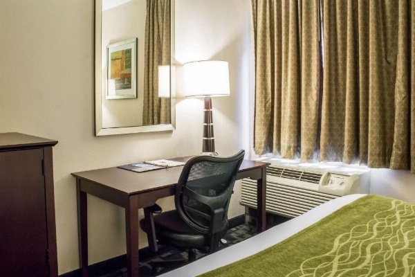 Econo Lodge Ankeny- Des Moines image 23